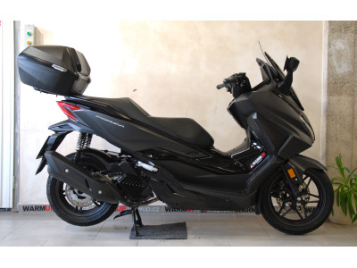 Honda Forza 125 - 1.maj, serviska, krásný stav