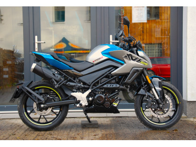 CFMOTO 125 NK - PŘEDVÁDĚCÍ STROJ, DPH, krásný stav