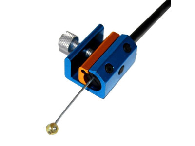 Přípravek pro mazání bovdenů